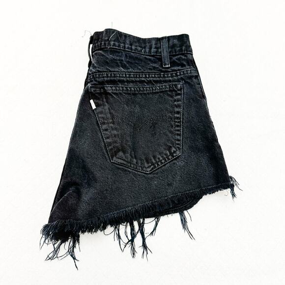 Levi's Silvertab Black Cutoff Denim Jean Shorts Frayed Hem Zip Fly Size 28 - Picture 3 of 3